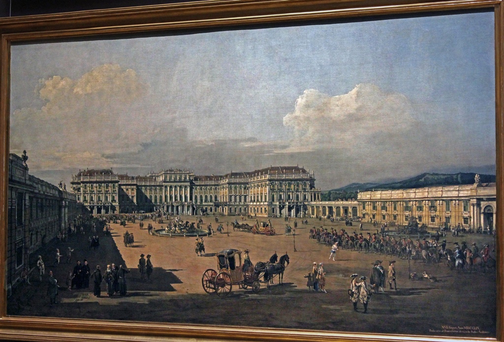Schönbrunn Palace: Court Façade
